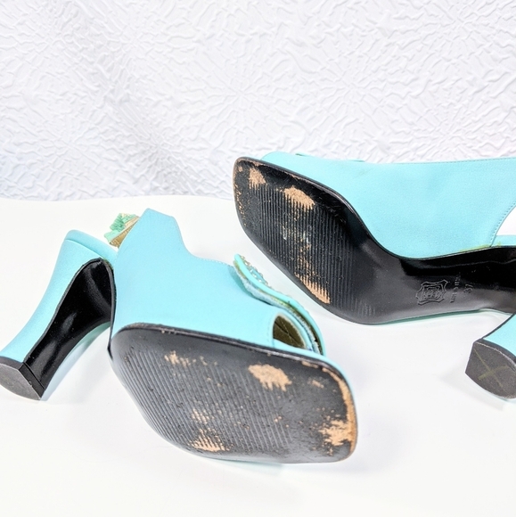 VINTAGE Gianni Versace Mint Green Silk Pumps - Picture 7 of 8